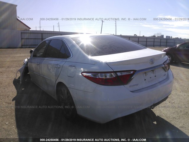 4T1BF1FK2FU944904 - 2015 TOYOTA CAMRY LE/XLE/SE/XSE 白色 照片 3