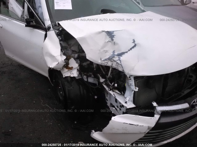 4T1BF1FK4HU407289 - 2017 TOYOTA CAMRY LE/XLE/SE/XSE WHITE photo 6