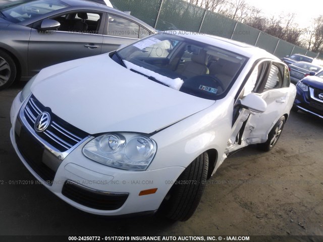 3VWRZ71K49M166597 - 2009 VOLKSWAGEN JETTA SE/SEL WHITE photo 2