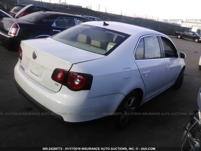 3VWRZ71K49M166597 - 2009 VOLKSWAGEN JETTA SE/SEL WHITE photo 4