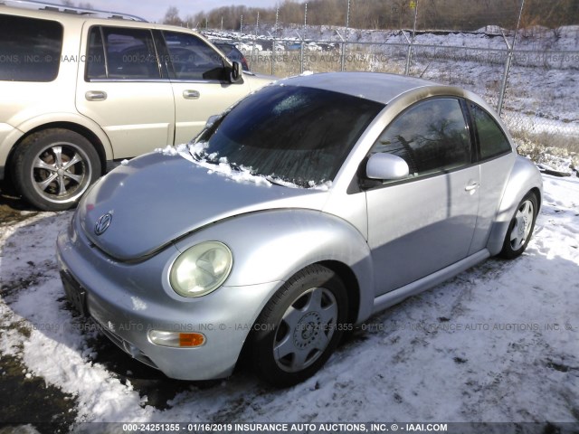 3VWBB61C4WM014968 - 1998 VOLKSWAGEN NEW BEETLE SILVER photo 2