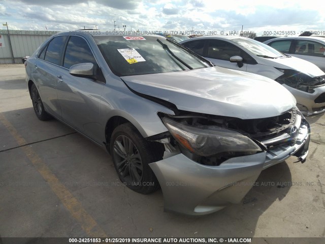 4T1BF1FK7FU026677 - 2015 TOYOTA CAMRY LE/XLE/SE/XSE SILVER photo 1