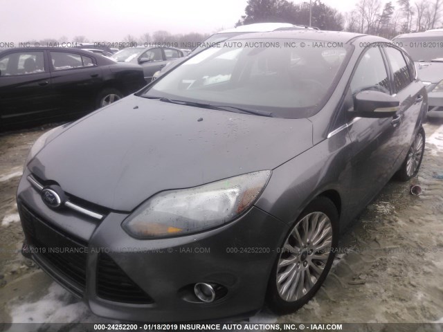 1FAHP3N27CL384443 - 2012 FORD FOCUS TITANIUM GRAY photo 2