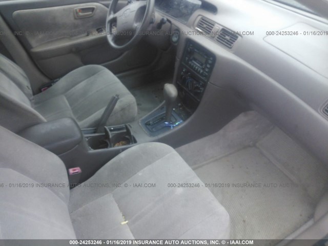 JT2BG22K7X0315007 - 1999 TOYOTA CAMRY LE/XLE GOLD photo 5