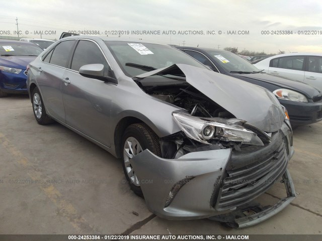4T1BF1FK6HU733188 - 2017 TOYOTA CAMRY LE/XLE/SE/XSE SILVER photo 1