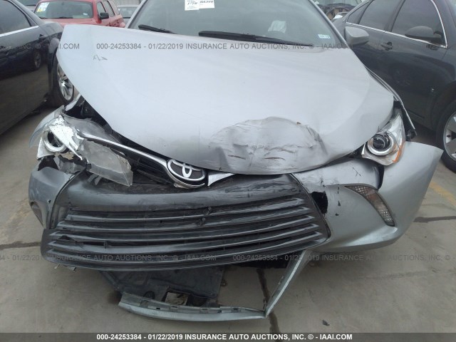 4T1BF1FK6HU733188 - 2017 TOYOTA CAMRY LE/XLE/SE/XSE SILVER photo 6