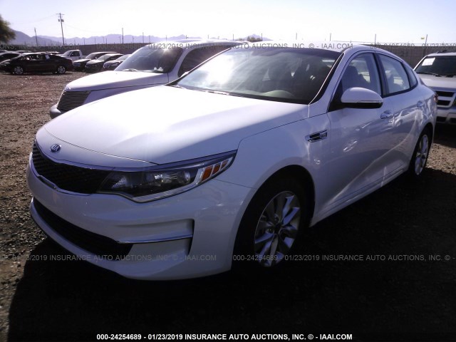 5XXGT4L37JG270121 - 2018 KIA OPTIMA LX/S WHITE photo 2