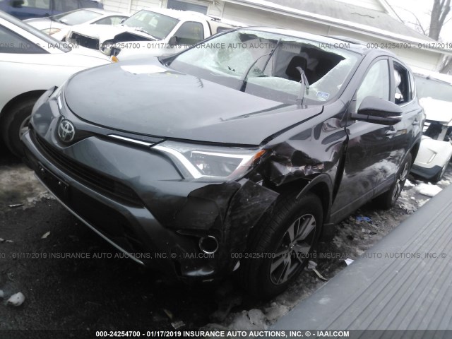 2T3RFREV6JW801950 - 2018 TOYOTA RAV4 ADVENTURE/XLE GRAY photo 2