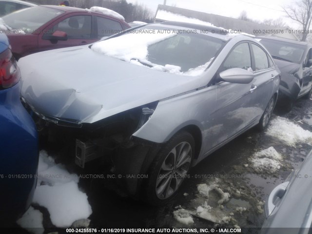 5NPEC4AB3DH699993 - 2013 HYUNDAI SONATA SE/LIMITED SILVER photo 2