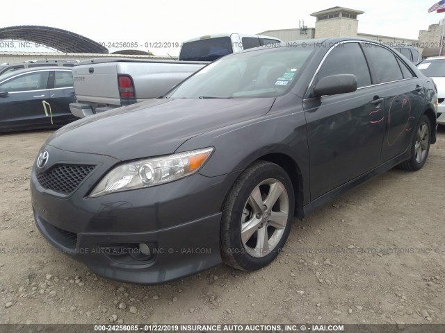 4T1BF3EK4BU216671 - 2011 TOYOTA CAMRY SE/LE/XLE 灰色 照片 2