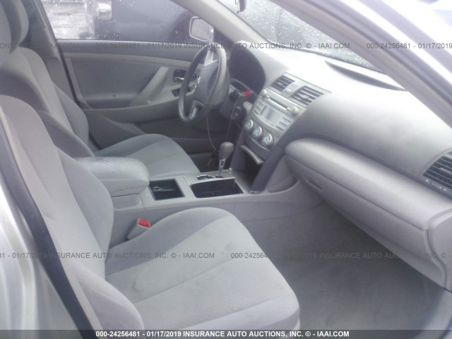 4T4BE46K19R096335 - 2009 TOYOTA CAMRY SE/LE/XLE 银色 照片 5
