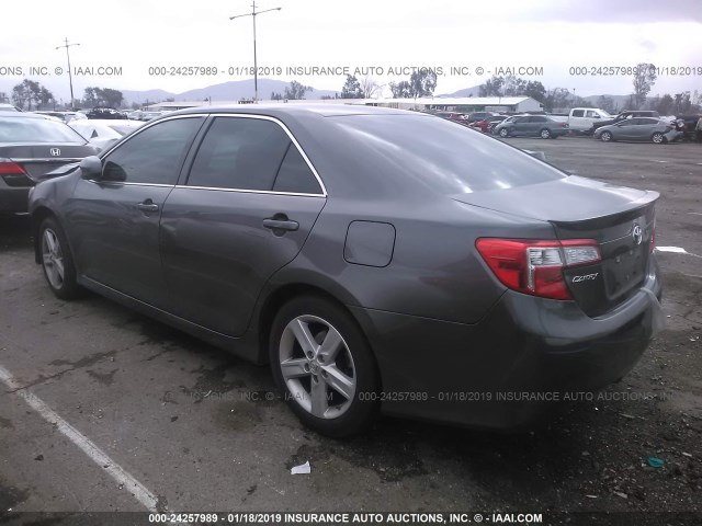 4T1BF1FK2EU386843 - 2014 TOYOTA CAMRY L/SE/LE/XLE 灰色 照片 3