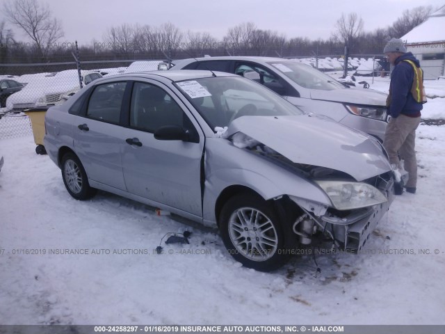 1FAFP34N66W126677 - 2006 FORD FOCUS ZX4 SILVER photo 1