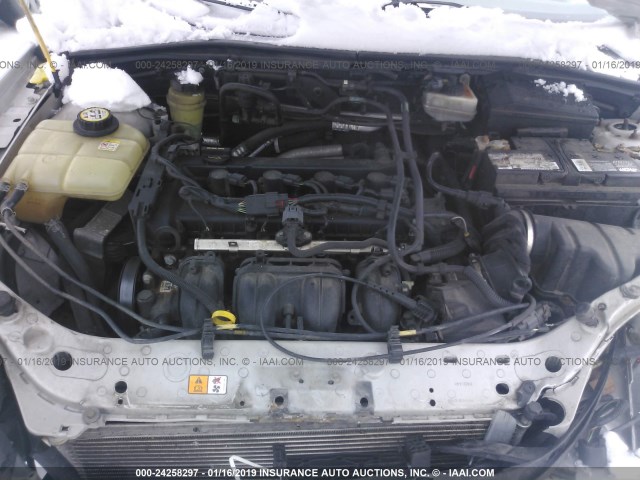 1FAFP34N66W126677 - 2006 FORD FOCUS ZX4 SILVER photo 10