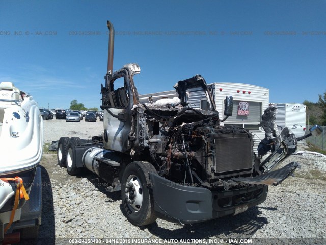 3AKJGBDV3DSFE6115 - 2013 FREIGHTLINER CASCADIA 113  WHITE photo 1