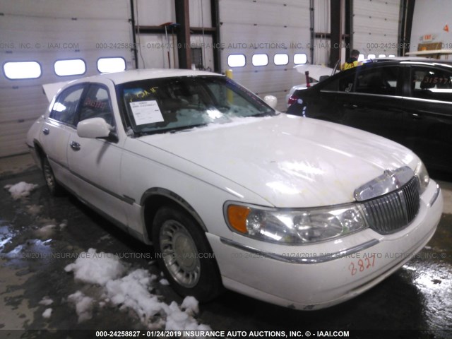 1LNHM81W61Y655495 - 2001 LINCOLN TOWN CAR EXECUTIVE WHITE photo 1