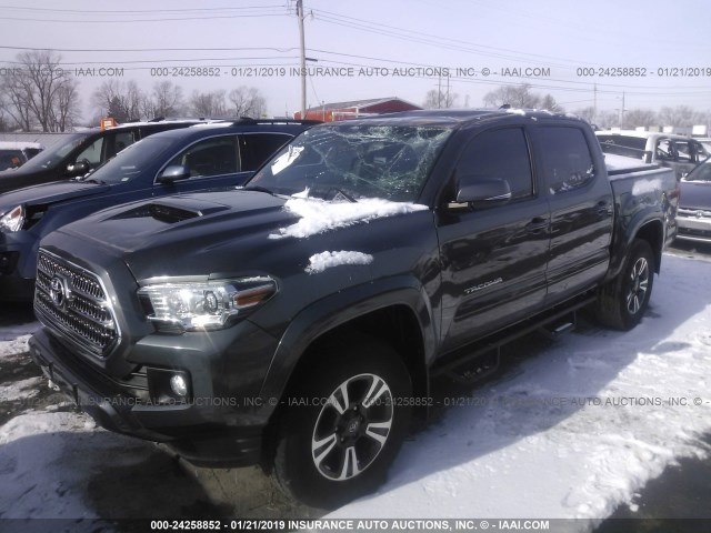 3TMCZ5AN5HM082875 - 2017 TOYOTA TACOMA DBL CAB/SR/TRDSPT/OR/PRO GRAY photo 2