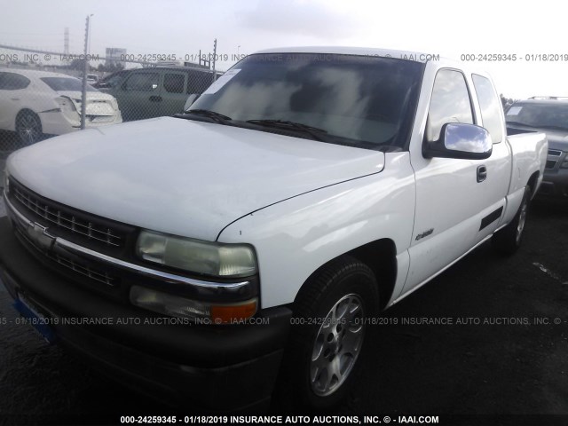 2GCEC19T211326355 - 2001 CHEVROLET SILVERADO C1500 WHITE photo 2