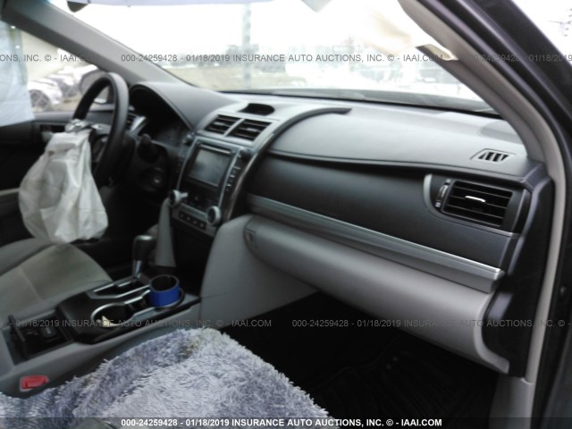 4T4BF1FK7DR327243 - 2013 TOYOTA CAMRY L/SE/LE/XLE GRAY photo 5