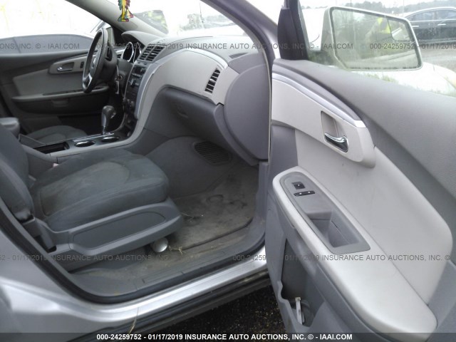 1GNER23D69S114423 - 2009 CHEVROLET TRAVERSE LT SILVER photo 5