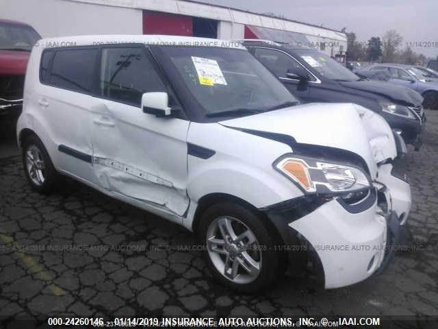 KNDJT2A26B7266379 - 2011 KIA SOUL +/!/SPORT WHITE photo 1