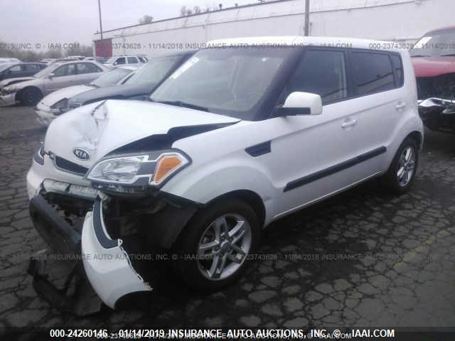 KNDJT2A26B7266379 - 2011 KIA SOUL +/!/SPORT WHITE photo 2