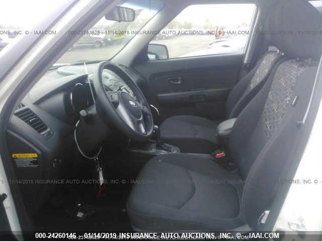 KNDJT2A26B7266379 - 2011 KIA SOUL +/!/SPORT WHITE photo 5