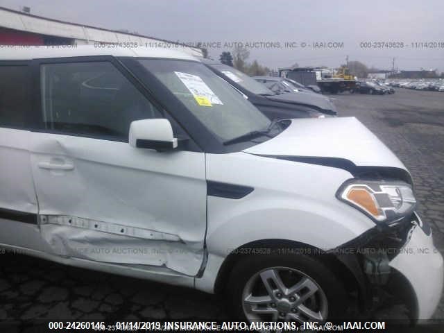 KNDJT2A26B7266379 - 2011 KIA SOUL +/!/SPORT WHITE photo 6