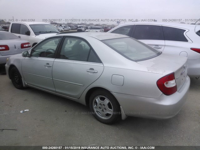 4T1BF32K82U540517 - 2002 TOYOTA CAMRY LE/XLE/SE SILVER photo 3