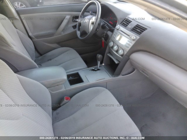 4T1BK46K67U555410 - 2007 TOYOTA CAMRY NEW GENERAT LE/XLE/SE GRAY photo 5