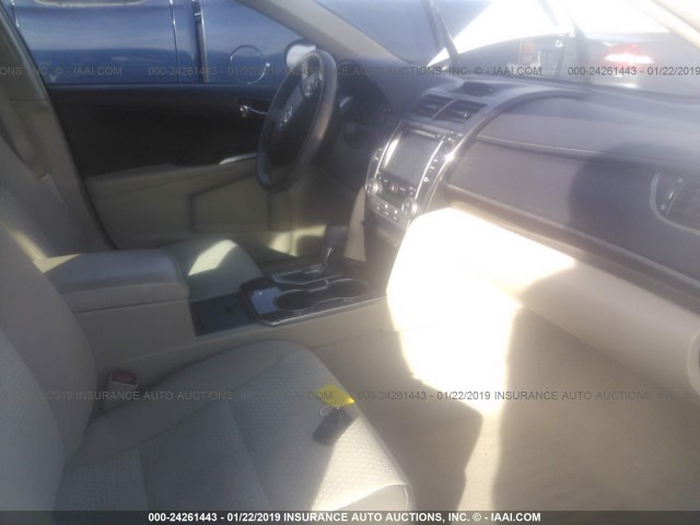 4T1BF1FK8EU415441 - 2014 TOYOTA CAMRY L/SE/LE/XLE 白色 照片 5