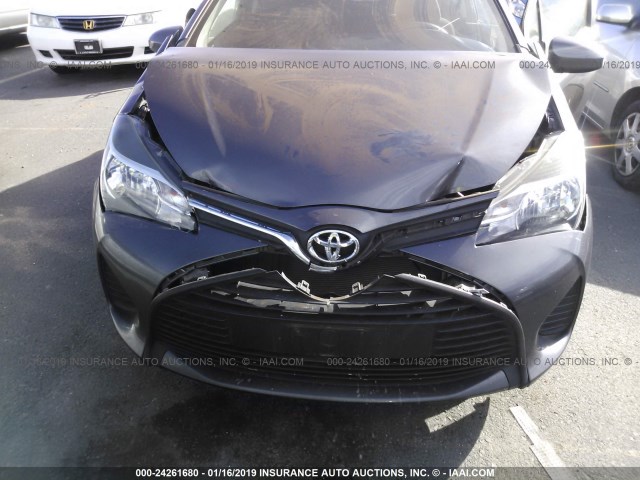 VNKJTUD31FA052822 - 2015 TOYOTA YARIS GRAY photo 6