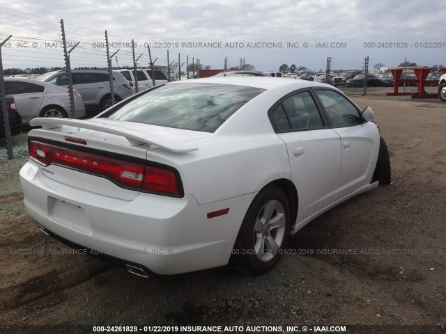 2C3CDXBG8DH689490 - 2013 DODGE CHARGER SE WHITE photo 4