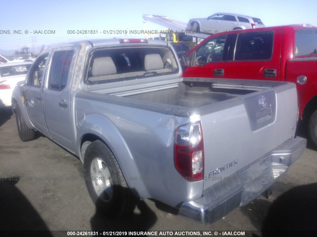 1N6AD07UX8C427839 - 2008 NISSAN FRONTIER CREW CAB LE/SE/OFF ROAD SILVER photo 3