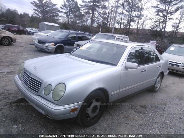 WDBJF72F7VA341022 - 1997 MERCEDES-BENZ E 420 SILVER photo 2