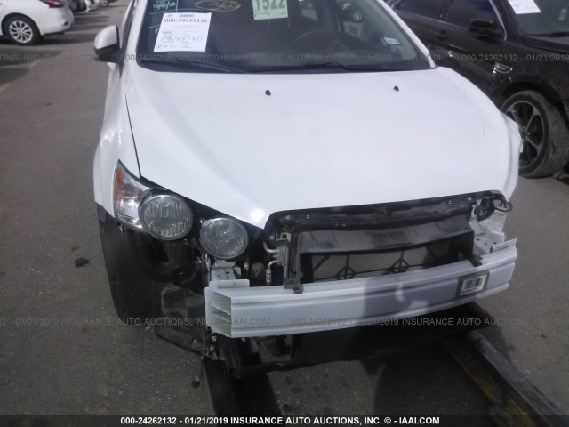 1G1JA6SH4G4107524 - 2016 CHEVROLET SONIC LS 白色 照片 6