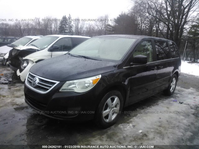 2V4RW3D17AR359935 - 2010 VOLKSWAGEN ROUTAN SE BLACK photo 2