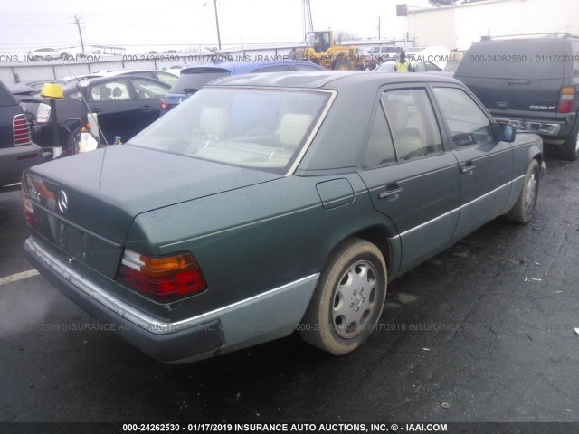 WDBEA34E3NB825664 - 1992 MERCEDES-BENZ 400 E GREEN photo 4