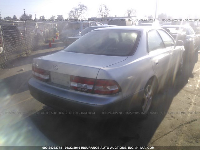 JT8BF28G2Y5081701 - 2000 LEXUS ES 300 银色 照片 4