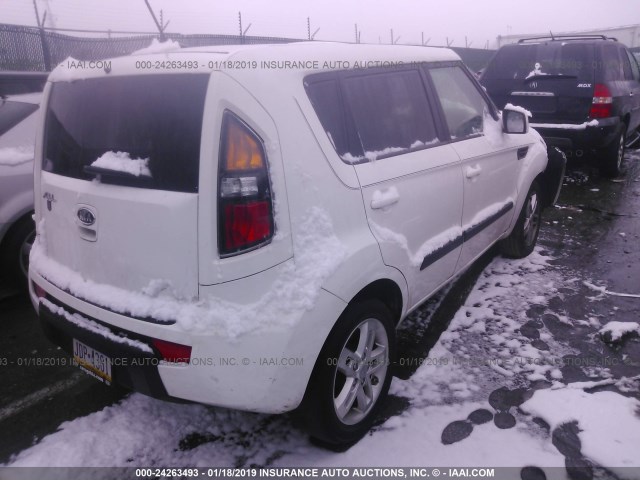 KNDJT2A25B7331268 - 2011 KIA SOUL +/!/SPORT WHITE photo 4