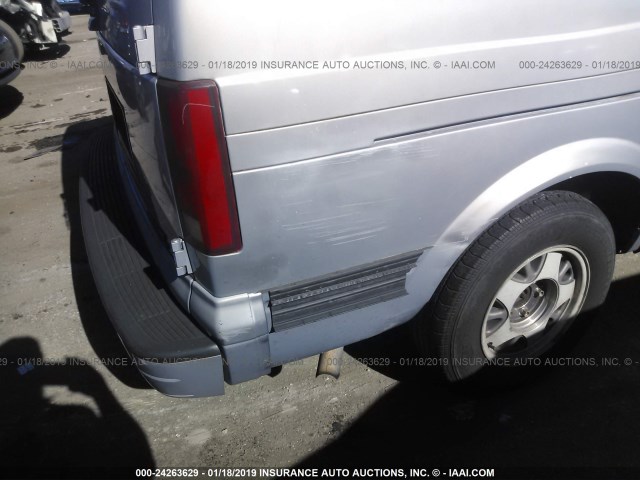 1GKDM19WXYB507088 - 2000 GMC SAFARI XT SILVER photo 6