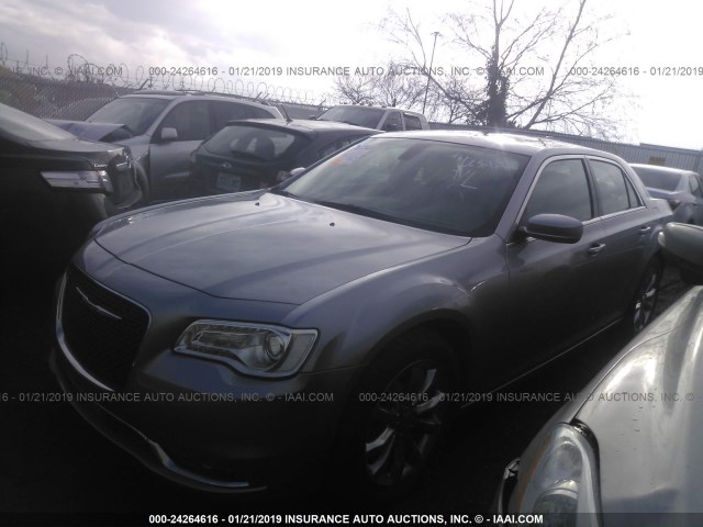 2C3CCARG9HH540324 - 2017 CHRYSLER 300 LIMITED SILVER photo 2