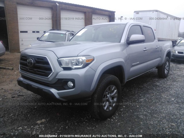 3TMDZ5BN0JM054779 - 2018 TOYOTA TACOMA DBL CAB/SR5/TRD SPORT/OR SILVER photo 2