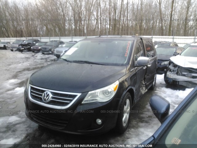 2C4RVADG4CR276620 - 2012 VOLKSWAGEN ROUTAN SEL PREMIUM BLACK photo 2