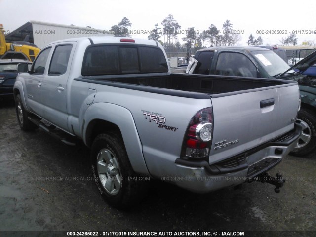 3TMMU4FN8BM032579 - 2011 TOYOTA TACOMA DOUBLE CAB LONG BED SILVER photo 3