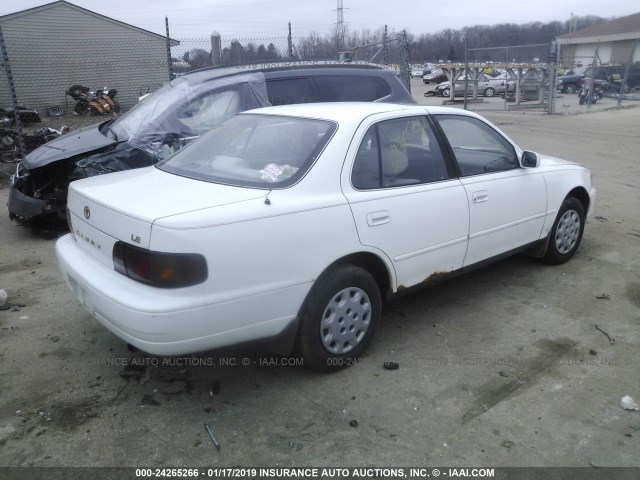 4T1BG12K0TU938663 - 1996 TOYOTA CAMRY DX/LE/XLE WHITE photo 4