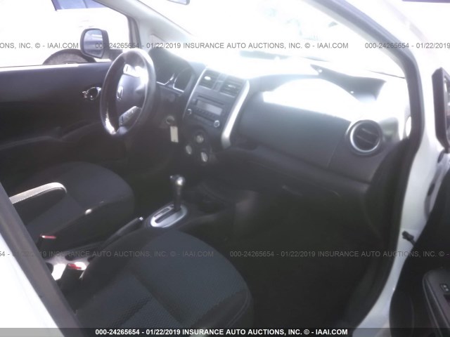 3N1CE2CP9EL379435 - 2014 NISSAN VERSA NOTE S/S PLUS/SV/SL WHITE photo 5