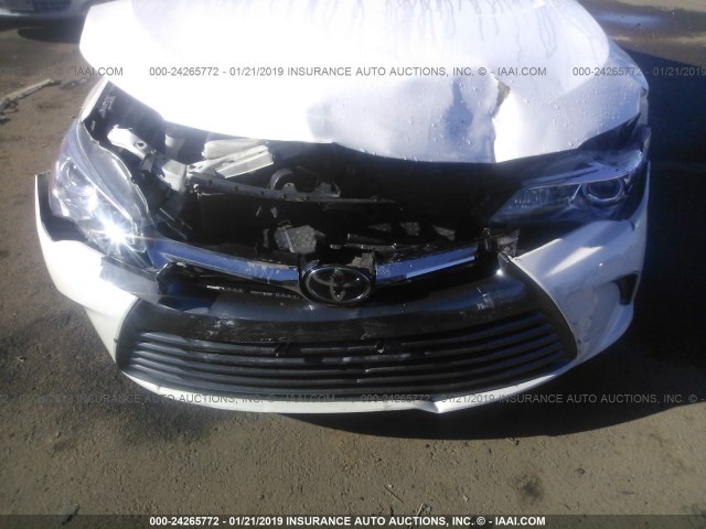 4T1BF1FK5HU635236 - 2017 TOYOTA CAMRY LE/XLE/SE/XSE WHITE photo 6