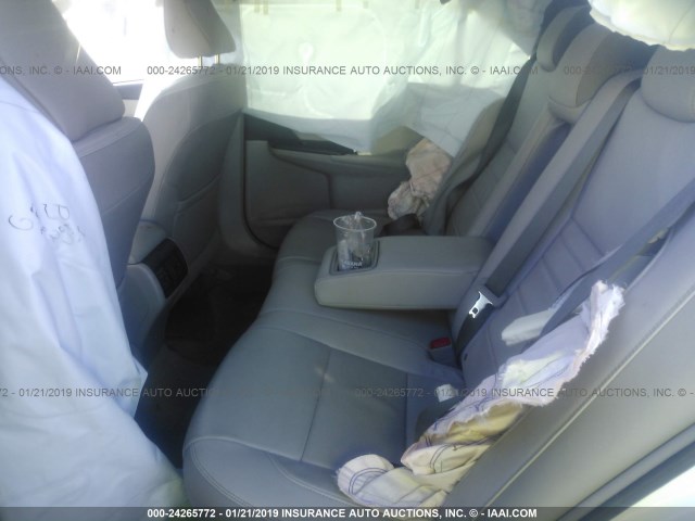 4T1BF1FK5HU635236 - 2017 TOYOTA CAMRY LE/XLE/SE/XSE WHITE photo 8