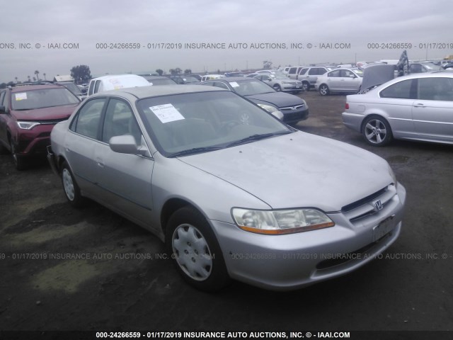 1HGCG6654XA156160 - 1999 HONDA ACCORD LX SILVER photo 1